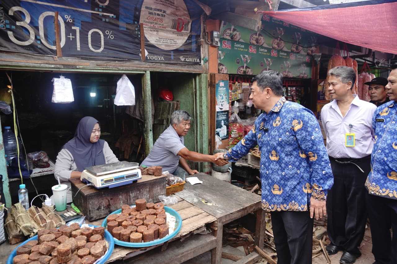 Bupati Syakur Amin Tinjau Langsung, Pastikan Revitalisasi Pasar Ciawitali Tepat Waktu